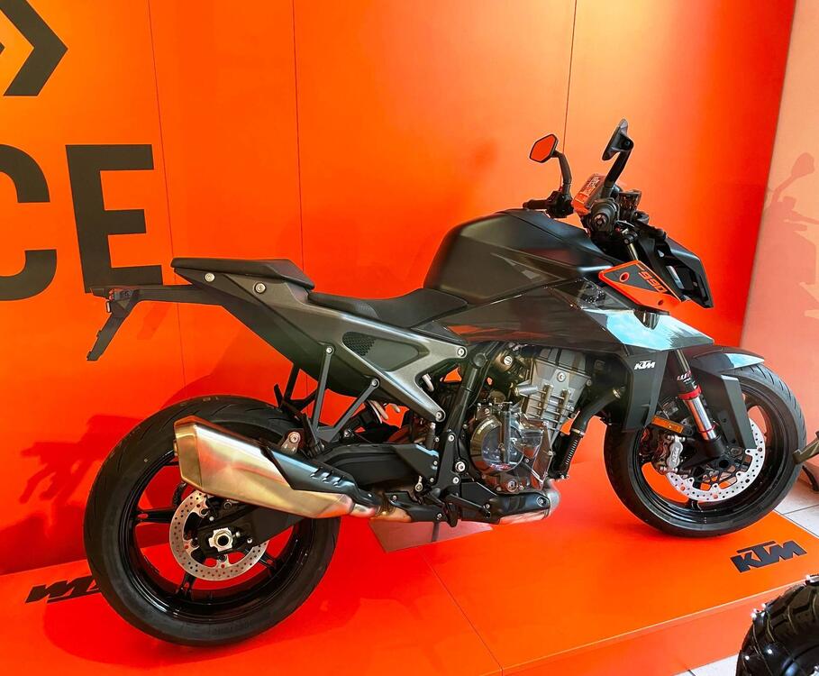 KTM 990 Duke (2024)