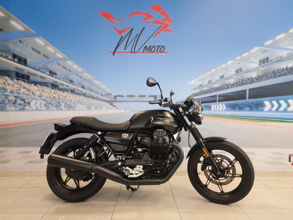 Moto Guzzi V7 Stone (2021 - 24)