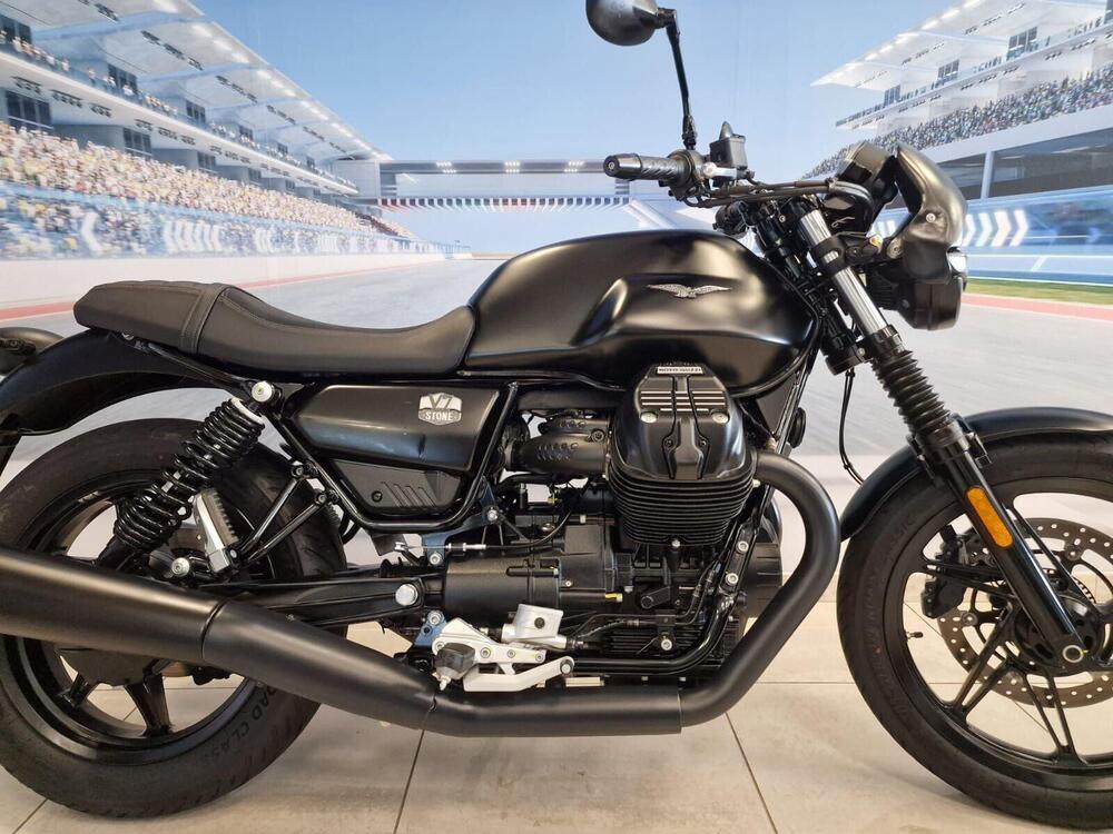 Moto Guzzi V7 Stone (2021 - 24) (5)