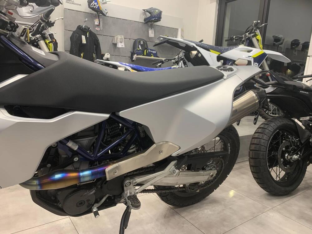 Husqvarna 701 Enduro (2023 - 24) (2)