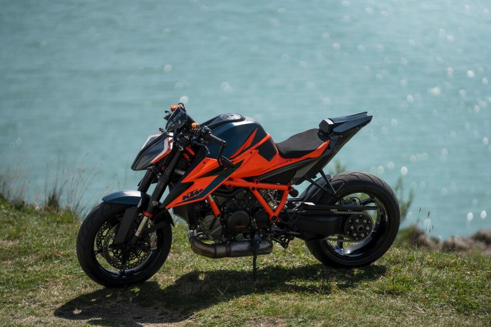 KTM 1290 Super Duke R (2020) (2)