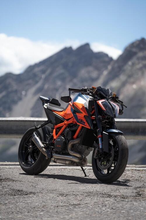 KTM 1290 Super Duke R (2020) (4)