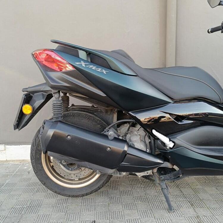 Yamaha X-Max 300 Tech Max (2021 - 22) (2)