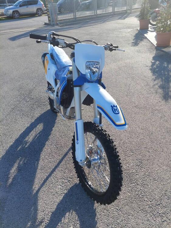 Husqvarna FE 350 Heritage (2025) (3)