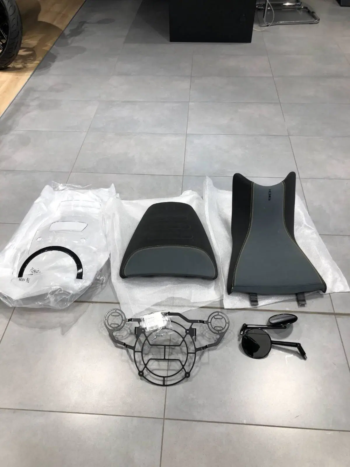 Selle Comfort , Protezione Faro , Specchi Racing Husqvarna