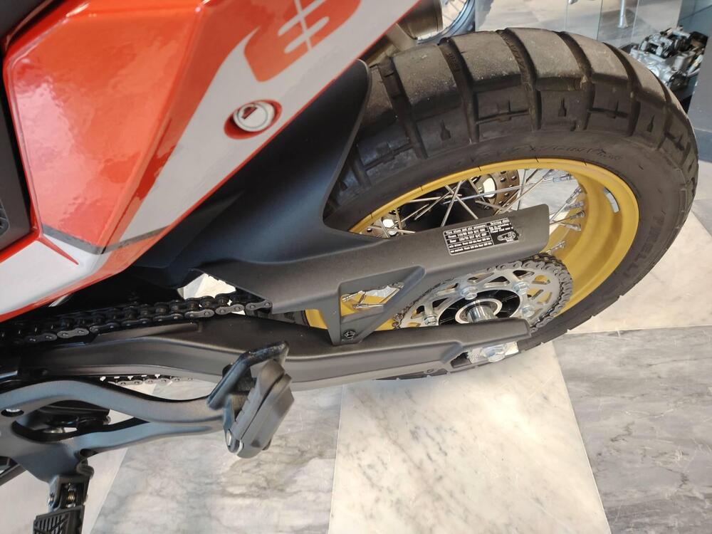 Moto Morini X-Cape 650 Gold Wheels Edition (2022 - 24) (2)