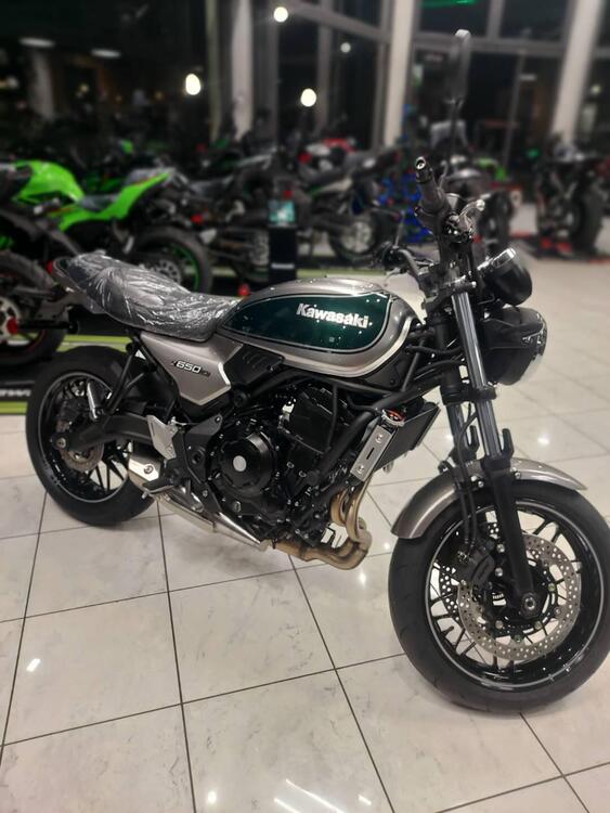 Kawasaki Z 650 RS (2022 - 24) (4)