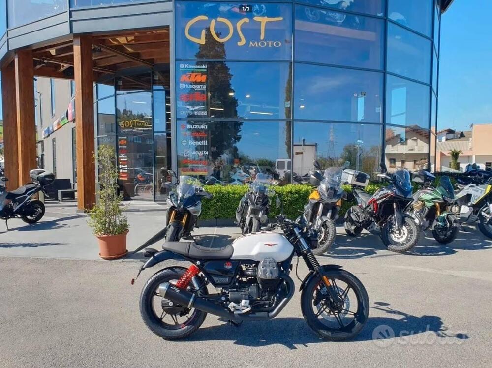 Moto Guzzi V7 Stone Ten (2024)