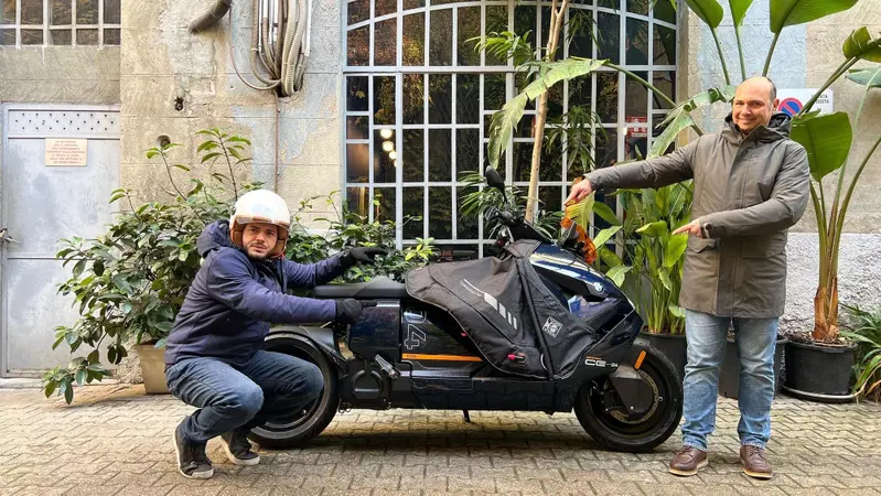 Termoscud Tucano Urbano: 25 anni fa andare in scooter d'inverno era un incubo! [VIDEO]