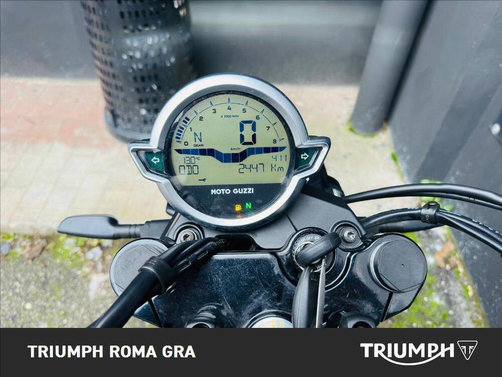 Moto Guzzi V7 Stone (2021 - 24) (4)