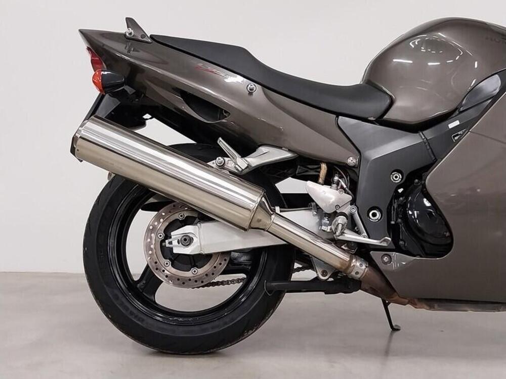 Honda CBR 1100 XX Superblackbird (1999 - 00) (5)