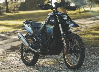 Yamaha T&eacute;n&eacute;r&eacute; in stile retr&ograve; grazie al kit plug and play