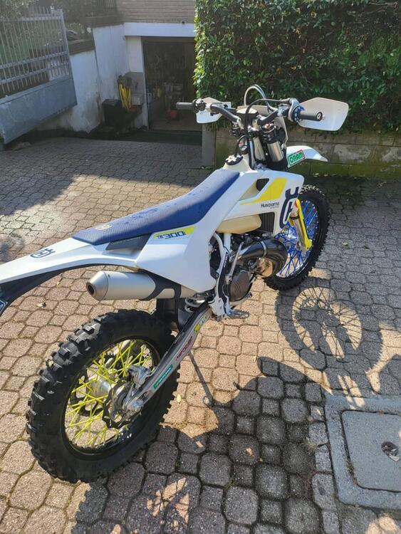 Husqvarna TE 300i (2020) (2)