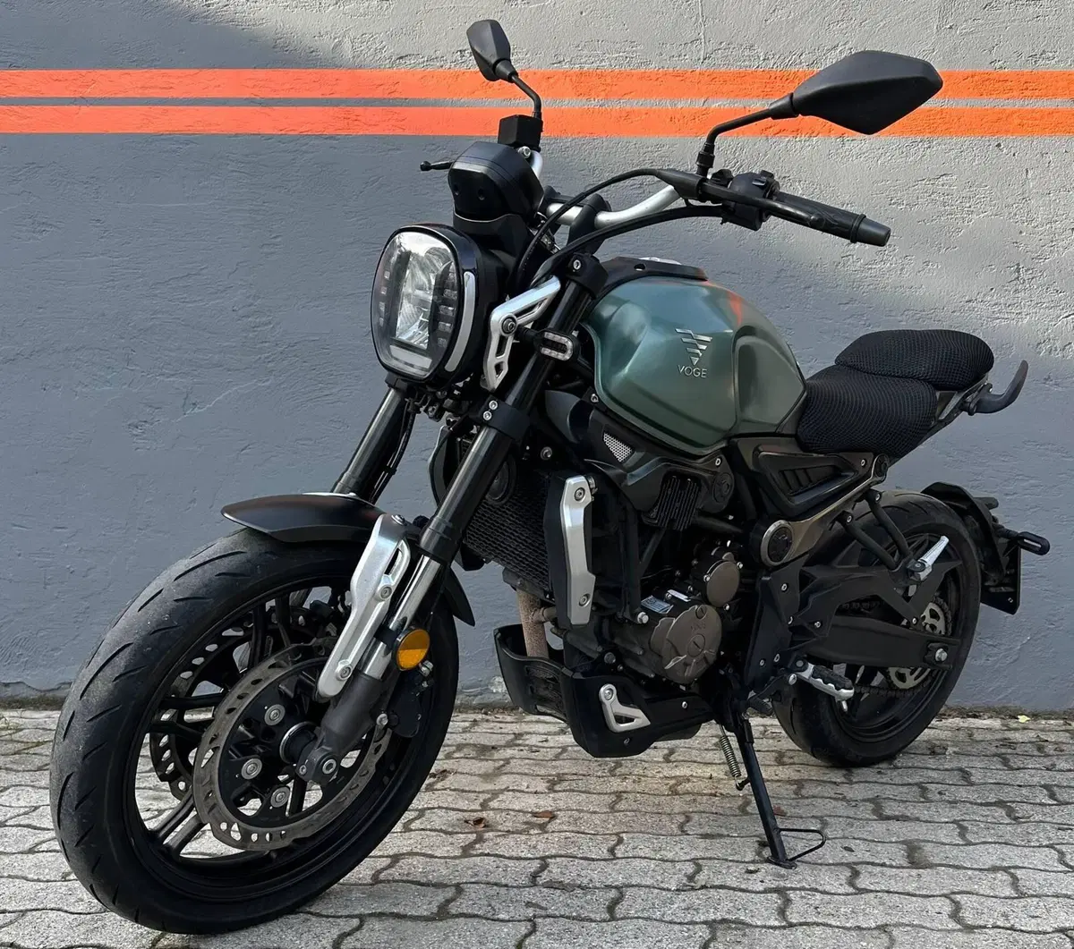 Voge Trofeo 300AC (2021 - 26) (2)
