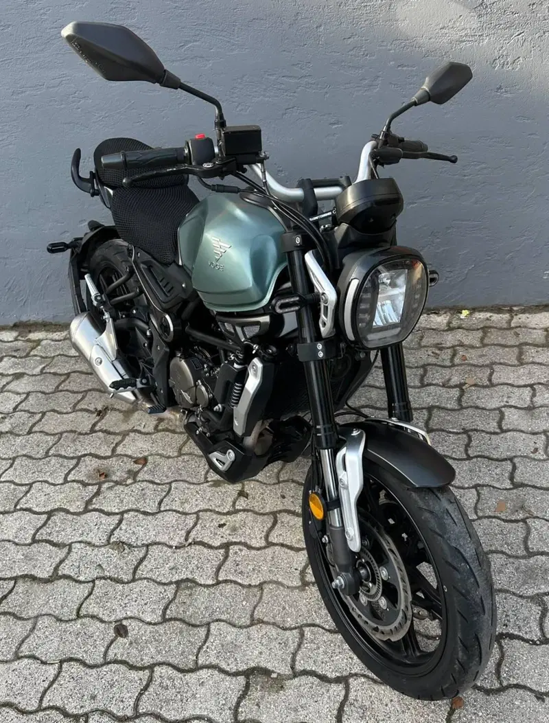 Voge Trofeo 300AC (2021 - 26) (16)