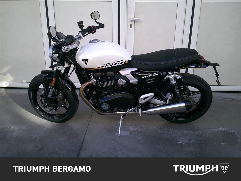 Triumph Speed Twin 1200 Stealth Edition (2024) (4)