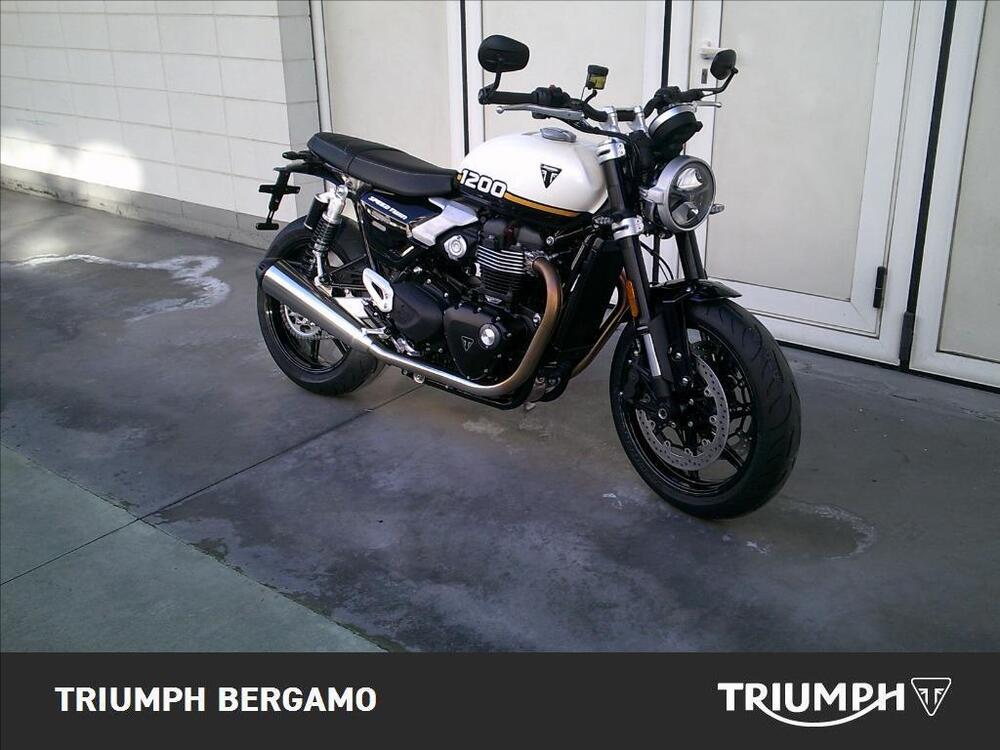 Triumph Speed Twin 1200 Stealth Edition (2024) (2)