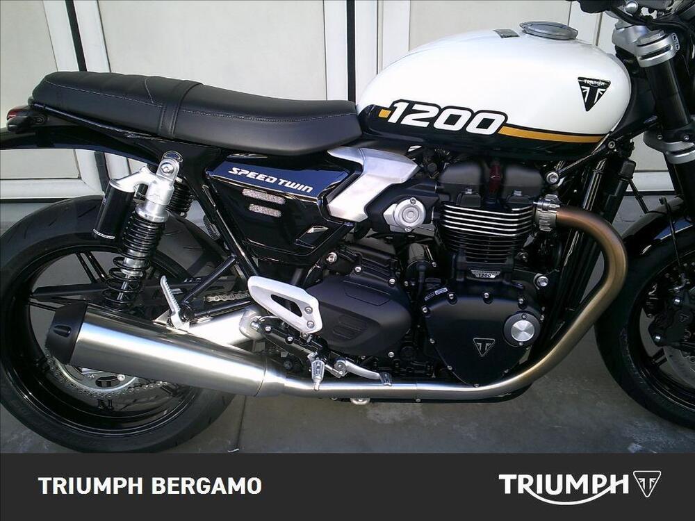 Triumph Speed Twin 1200 Stealth Edition (2024) (5)