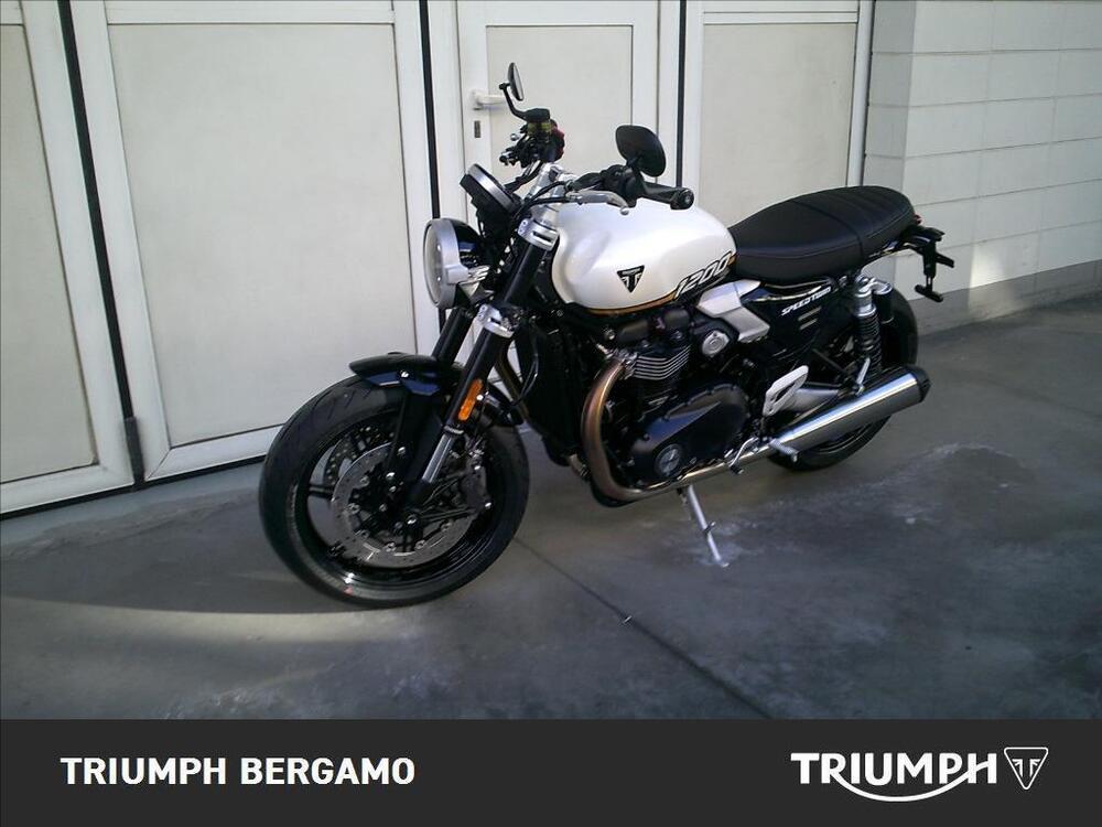 Triumph Speed Twin 1200 Stealth Edition (2024) (3)