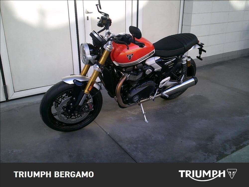 Triumph Speed Twin 1200 Stealth Edition (2024) (3)