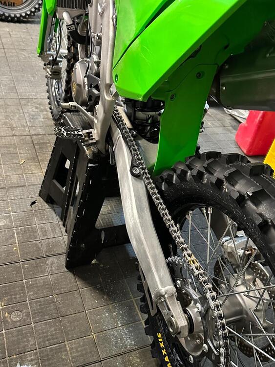 Kawasaki KX 450 (2025) (4)