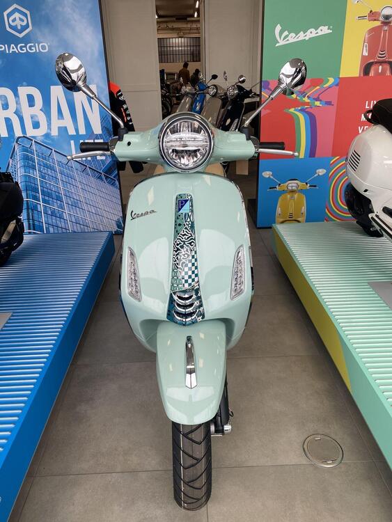 Vespa Primavera 125 Batik (2024)