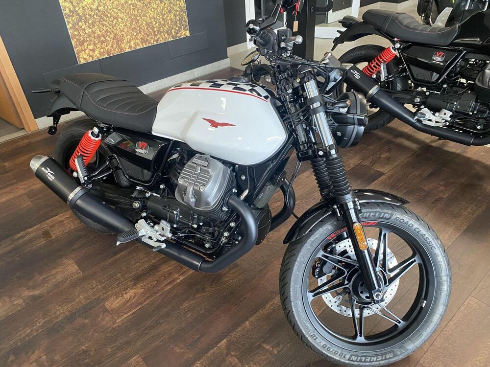 Moto Guzzi V7 Stone Ten (2024)