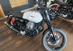 Moto Guzzi V7 Stone Ten (2024) nuova