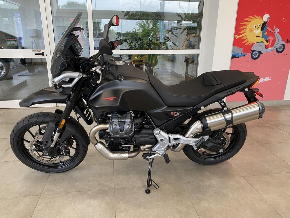 Moto Guzzi V85 Strada (2024) (2)