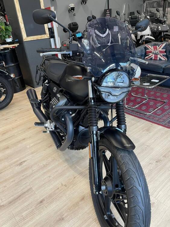 Moto Guzzi V7 Stone (2021 - 24) (4)