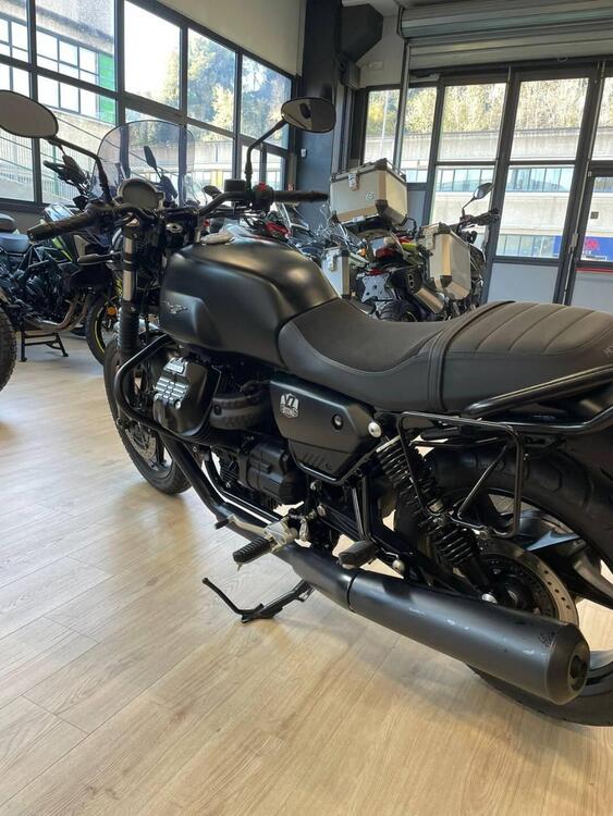 Moto Guzzi V7 Stone (2021 - 24) (5)