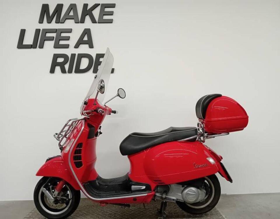 Vespa GTS 300 (2010 - 14) (2)