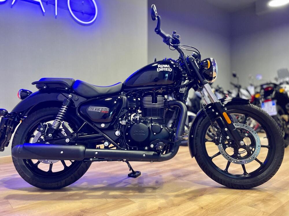 Royal Enfield Meteor 350 Fireball (2021 - 24) (3)