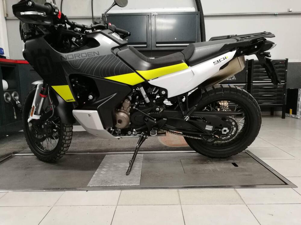 Husqvarna Norden 901 Expedition (2023 - 24) (3)