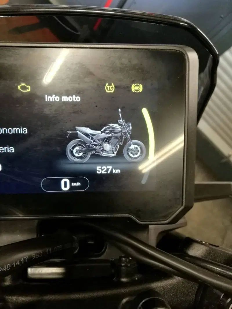 Husqvarna Svartpilen 801 (2024 - 26) (4)