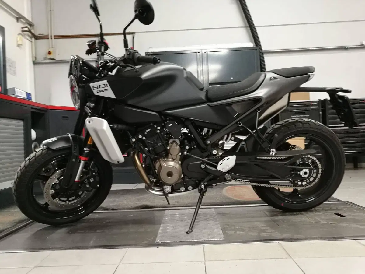 Husqvarna Svartpilen 801 (2024 - 26) (3)