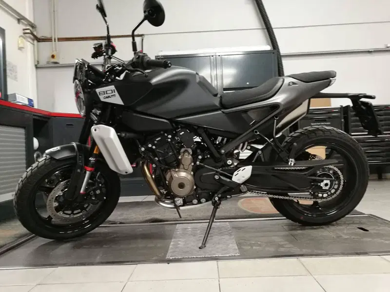 Husqvarna Svartpilen 801 (2024 - 26) (3)