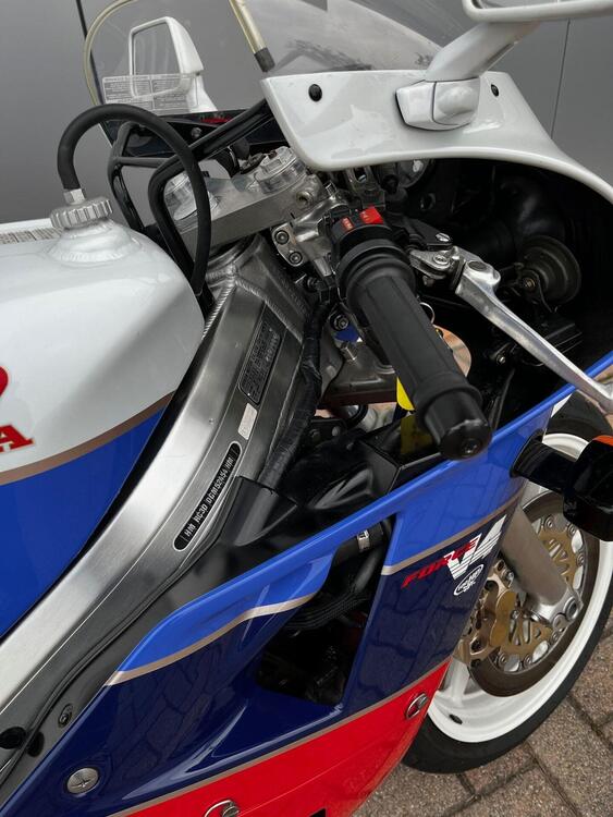 Honda VFR 750 R RC30 (5)