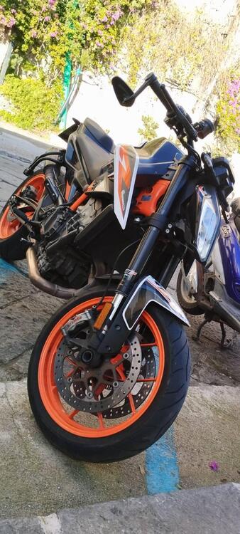 KTM 890 Duke R (2020)