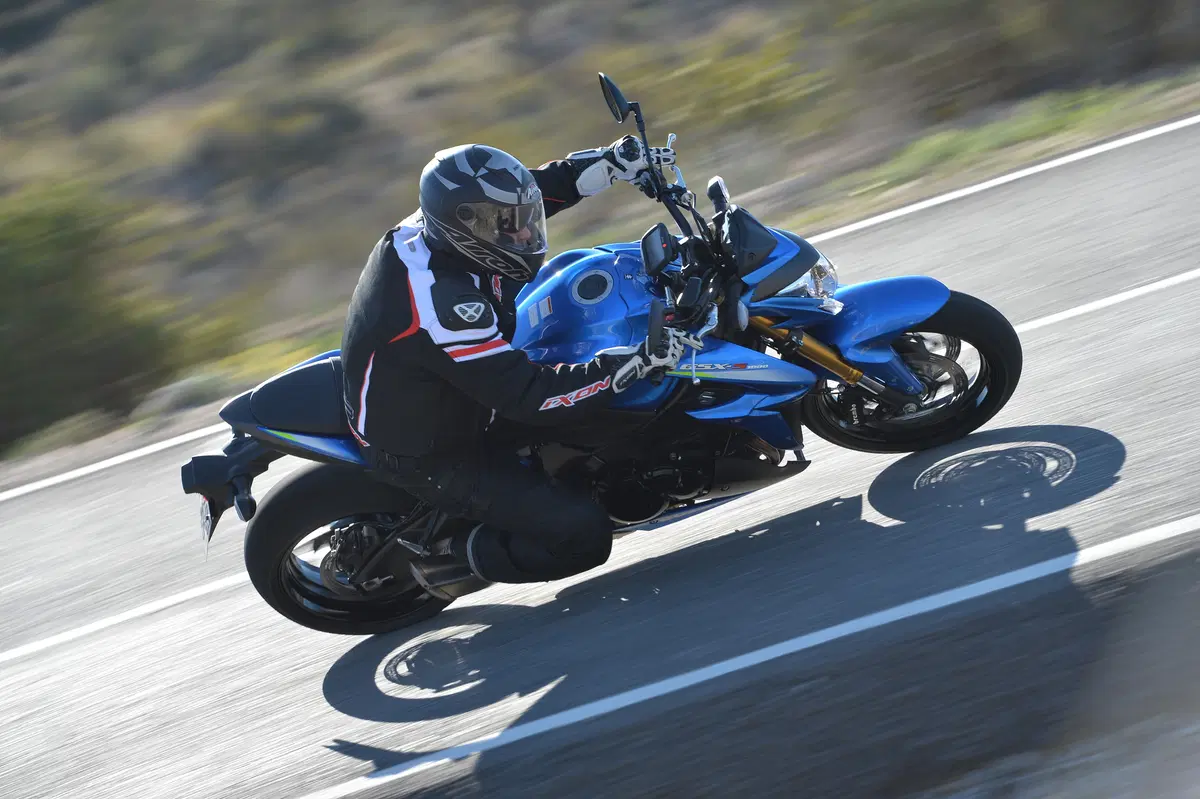 Suzuki GSX-S1000 (4)