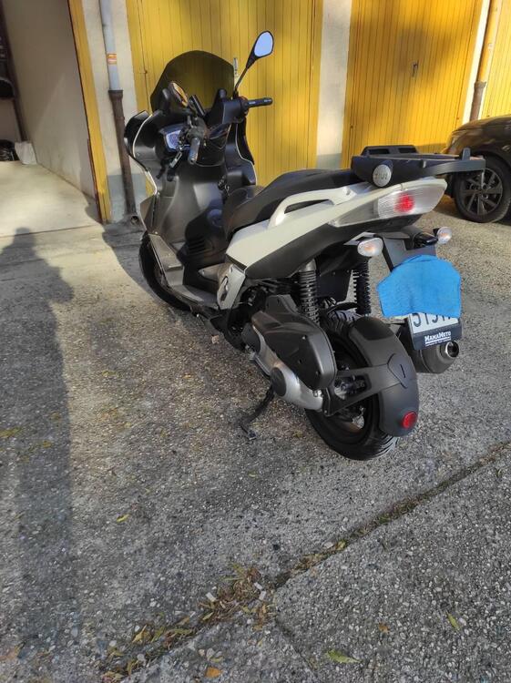 Aprilia SR Max 300 (2011 - 16) (2)