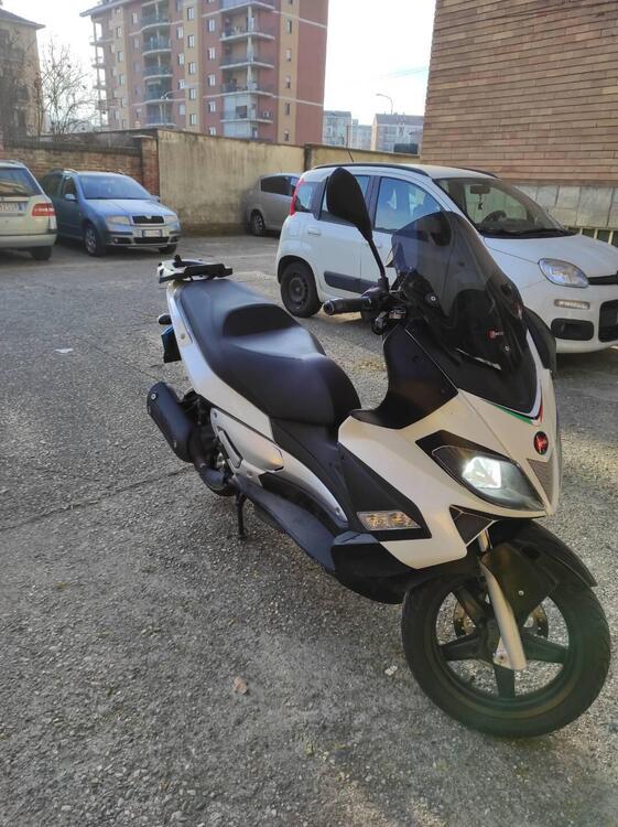 Aprilia SR Max 300 (2011 - 16) (3)