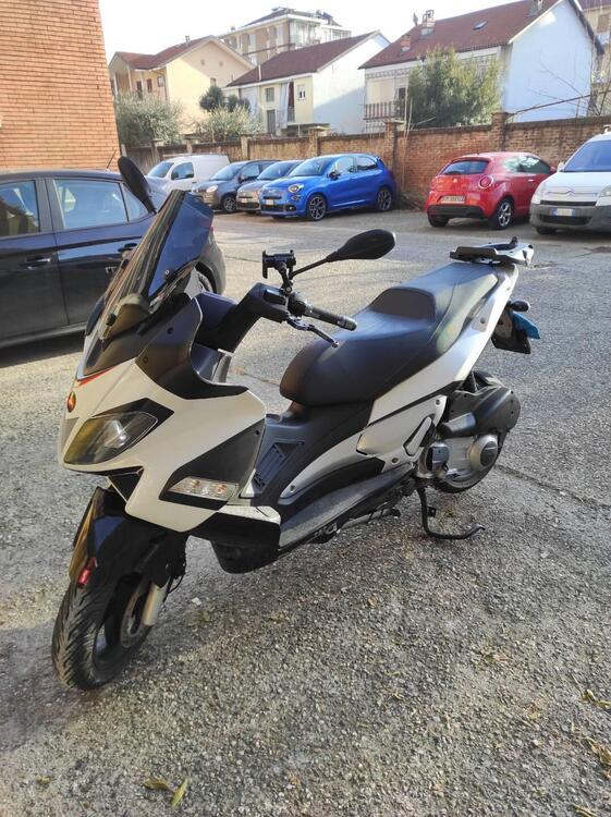 Aprilia SR Max 300 (2011 - 16) (4)