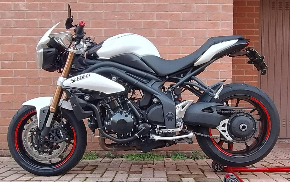 Triumph Speed Triple 1050 ABS (2011 - 15)