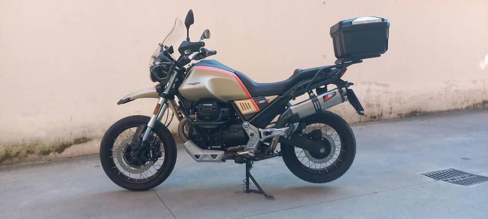 Moto Guzzi V85 TT Travel (2021 - 23)