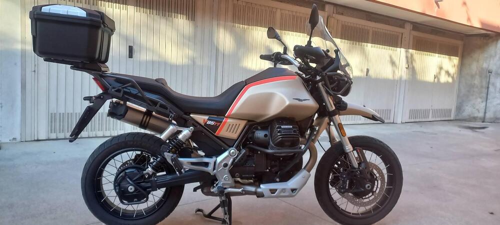 Moto Guzzi V85 TT Travel (2021 - 23) (2)