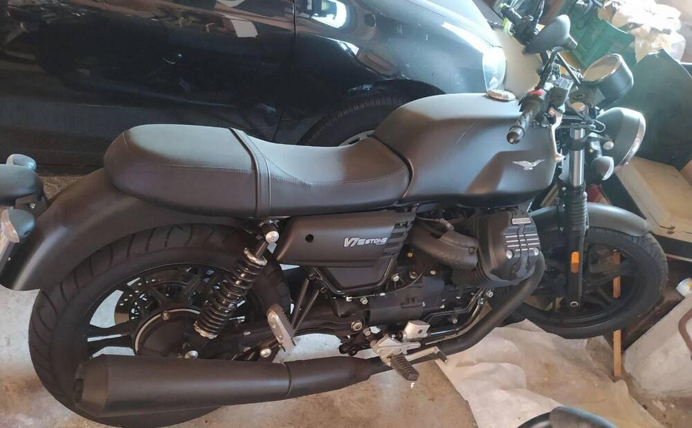 Moto Guzzi V7 III Stone (2017 - 20)