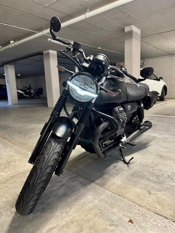 Moto Guzzi V7 Stone (2021 - 25)