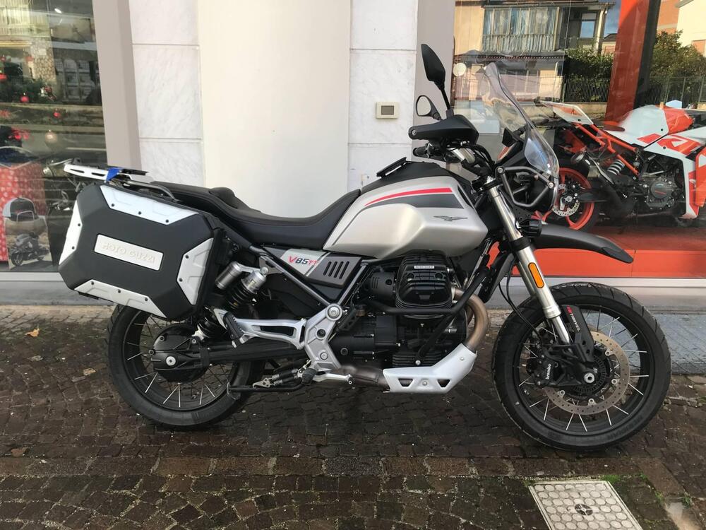 Moto Guzzi V85 TT Travel (2021 - 23)