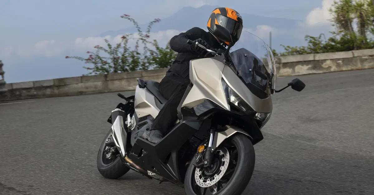 La videoscheda tecnica: tutto quello che devi sapere sull'Honda Forza 750 2025 [VIDEO]